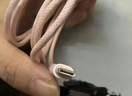 英吉沙苹果15维修店分享iPhone15USB-C数据线长啥样